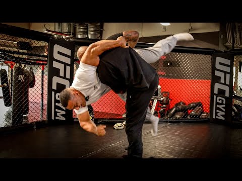 Rampage Jackson fights Larry Wheels! 