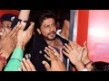 Shahrukh Khan Train Journey For Raees Movie Promotion With Raees Movie Team 2017