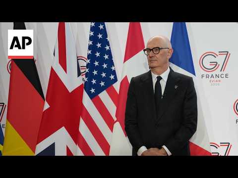 Bộ trưởng Pháp có mặt trong phòng khi Trump ký thỏa thuận Mỹ-Iran cho biết đó là một "sự bất ngờ" (France minister who was in the room when Trump signed US-Iran deal says it was a 'surprise')
