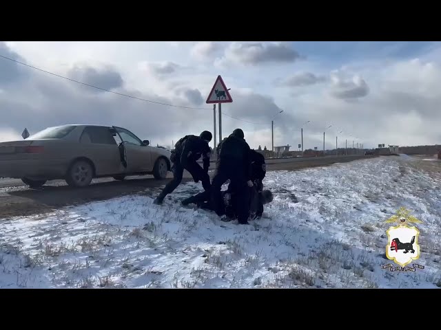 В Зиминском районе задержали наркокурьера с крупной партией запрещенных веществ