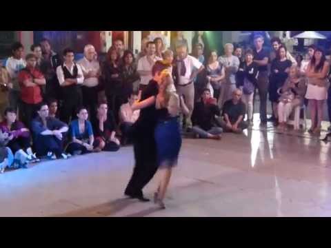  Javier Rodriguez  and  Noelia Barsi  are  dancing  to  the  milonga  "  La Cicatriz  "  by  Juan D'Arienzo  at  Festival de San Telmo  in  2014