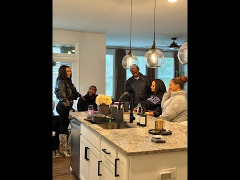 When Wayne realizes Delicia is repping Chicago for Iman!