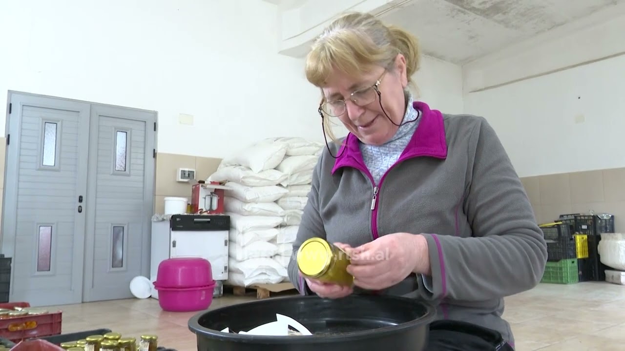 Tradita e ëmbël e Përmetit, Eftali Qerimi ruan glikotë brez pas brezi me shije të reja