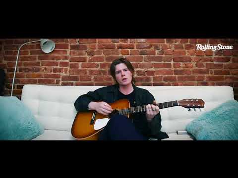 Conor Curley du groupe Fontaines D.C. interprète "Roy’s Tune" - Rolling Stone's "In My Room" session