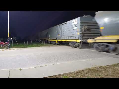 Gt-22 (9096) con un Tren Vacío de N.C.A a su paso por "Beltrán" en plena madrugada 🚂🌃