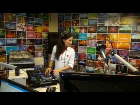 Lady Waks In Da Mix #322 (11-03-2015)