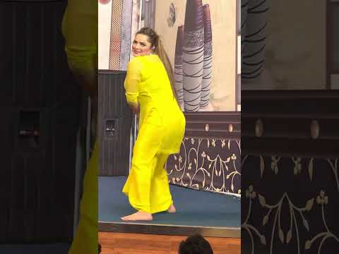 Emaan Shah hot mujra.