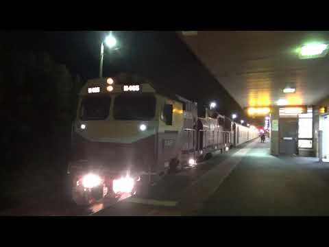 Vline N465 With VN19 car sets