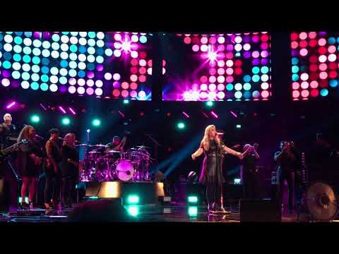 Kelly Clarkson Live “Whole Lotta Woman” Private Concert From The Voice Stage