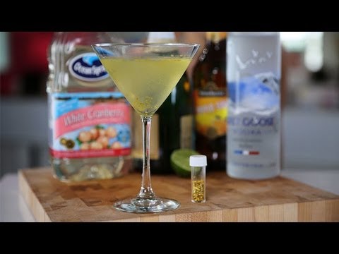 download lagu mp3 mp4 White Cranberry Vodka Martini, download lagu White Cranberry Vodka Martini gratis, unduh video klip White Cranberry Vodka Martini