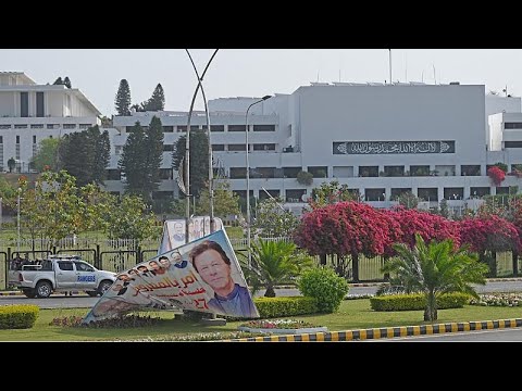 البرلمان الباكستاني يرفض مذكرة حجب الثقة عن رئيس الوزراء عمران خان