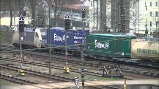 preview picture of video 'Taurus der Wiener Lokalbahn mit Containerzug in Plattling [Full HD]'