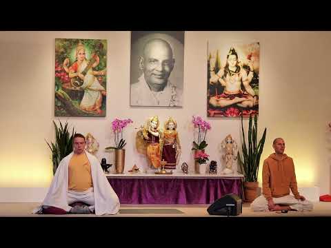 Yogastunde Mittelstufe "Variationen" mit Ravi - Yoga Vidya Live,  26.11.2022, 09:15 Uhr