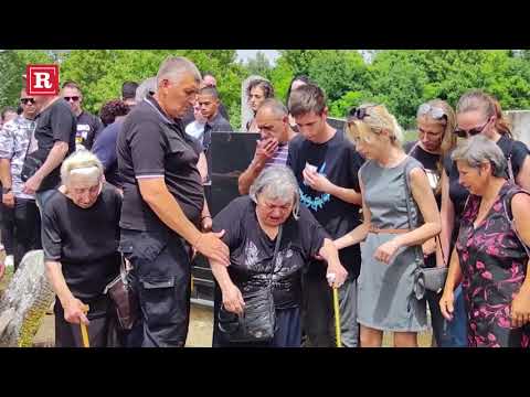 Sahranjen Zoki Šumadinac, majka neutešna na grobu