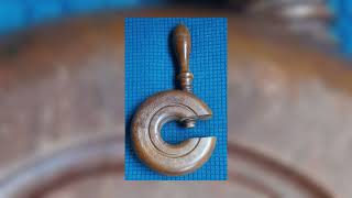 SCHIACCIANOCI VINTAGE IN LEGNO TIPO A VITE