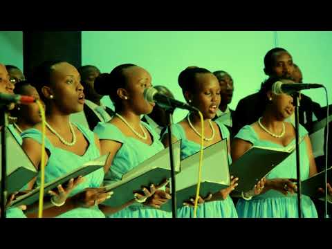 Puer natus in Bethlehem by Chorale de Kigali