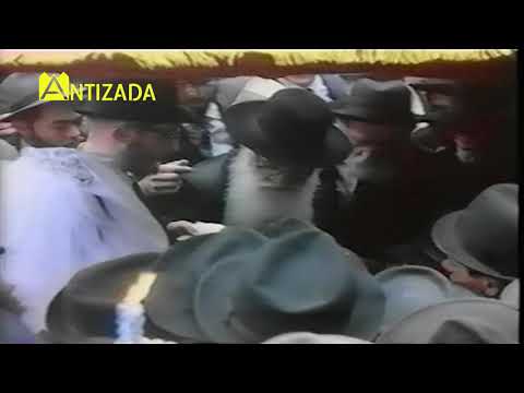 הרבי מליובאוויטש מסדר קידושין בפעם האחרונה בחתונת הרב שמואל לו