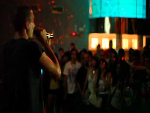 Santiuve - A los cristales de tu ojos haciendo gestos de mimo (1-7-2011)