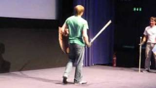 Démonstration de combat à l'épée avec Bradley James (21.11.2009)