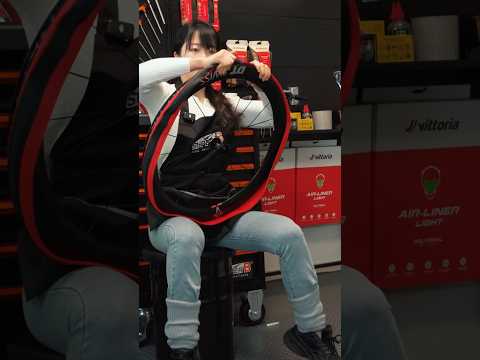 손으로 빨간 타이어 장착 도전하기!