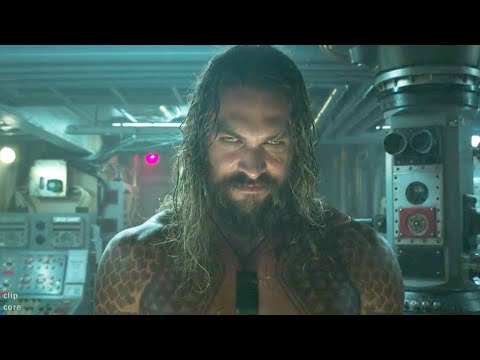 Aquaman (2018) saves the crew of the submarine