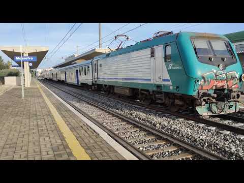 REGIONALE CON E464+PIANO RIBASSATO IN PARTENZA