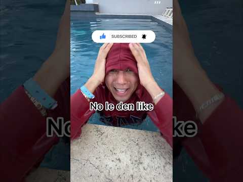 AVENTE A LA ALBERCA A CARLITOS  ! #shorts