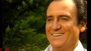 LLEVO DOS BANDERAS -  MANOLO ESCOBAR