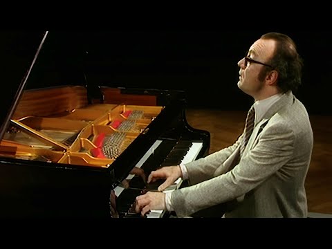 Alfred Brendel • Franz Schubert - Impromptus op.142 D935 & Introduction Engl. Subtitles - REMASTERED