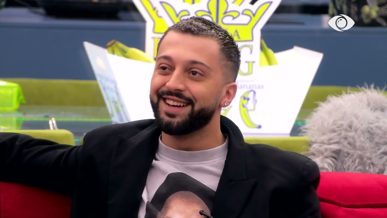 “A të pëlqen degjenerimi?”/ Gjesti-Vserlos gjatë diskutimit: Ku është krenaria jote?