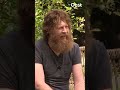 Pronk en Abels over de puberteit: "Dan is 't net of 't skelet eruut wil kroepen" | RTV Oost