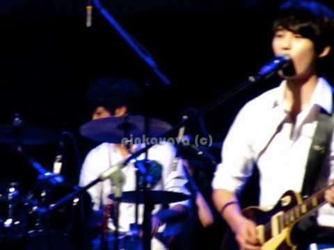 100821 Listen to the CNBlue Singapore - Intro, Sunday Morning, I'm a Loner