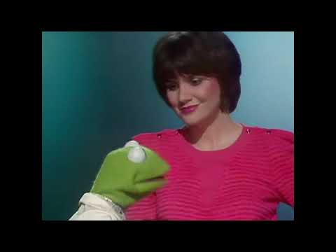 Linda Ronstadt - "When I Grow Too Old To Dream" - The Muppet Show
