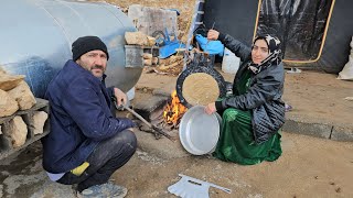 Download lagu The hardships of life during war | Bread, tents and the resistance of a real couple mp3