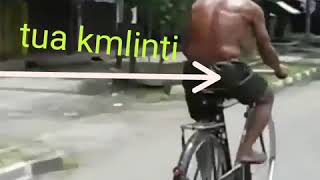 Download lagu Viral... Kakek Tua Atraksi di atas sepeda mp3