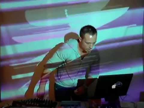 Plug & Lay showcase: Migren live act @ RTS.FM 26.11.2011 - visuals by Thief