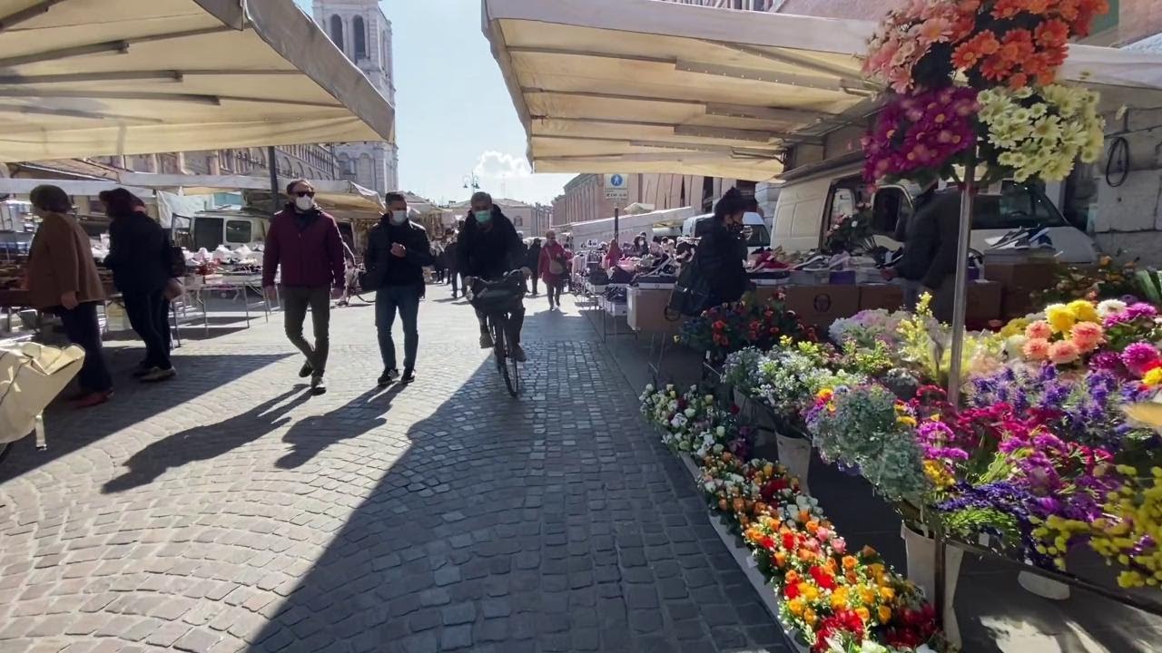 Ferrara, il mercato del venerdì torna a riempirsi