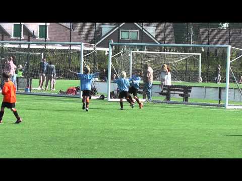 20 aug 2011 VV De Meern E6 - VV De Meern F1 1-1 doelpunt Daan, assist Sem