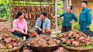 Download lagu Braised Pork Knuckles in a Giant Wok Over a Wood-Fired Stove – Police Suddenly Arrive! mp3