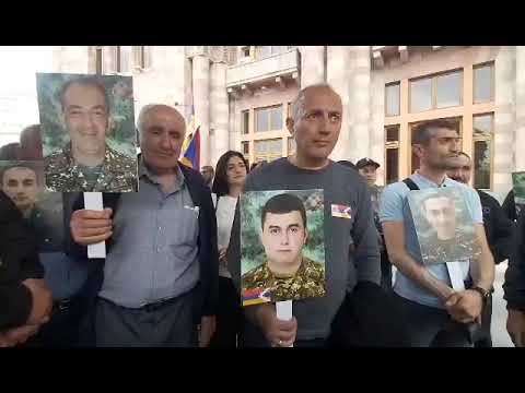 Զոհված զինծառայողների ծնողները բողոքի ակցիա են իրականացնում