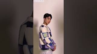 Download lagu he's glowing 🌟💖 ​ ​#SEHUN​ #EXO​ #SEHUNXDIORMEN​ #Dior mp3