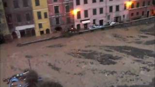 preview picture of video 'Flood Vernazza 26/10/2011 7:51'