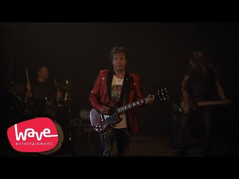 KIKI LESENDRIĆ & PILOTI Feat. OLGA POPOVIĆ - MANJE VIŠE (OFFICIAL VIDEO)