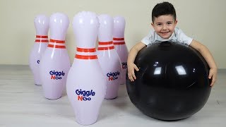 Eğlenceli Dev Bowling! Yusuf playing giant bowling with Dad-Funny Kids Video