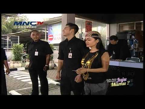 Julia Perez Belajar Jadi Security Sama Mukhlis -  Ada Apa Dengan Juju Mumu?