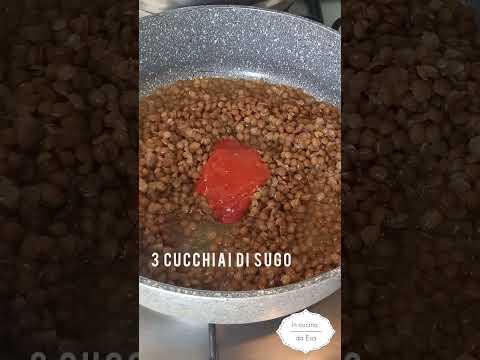 Pasta e lenticchie, ricetta tradizionale di zuppa brodosa