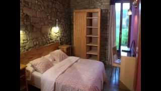 preview picture of video 'Hoteles rurales cerca de Bilbao, Agroturismo Iabiti, habitacion 3'