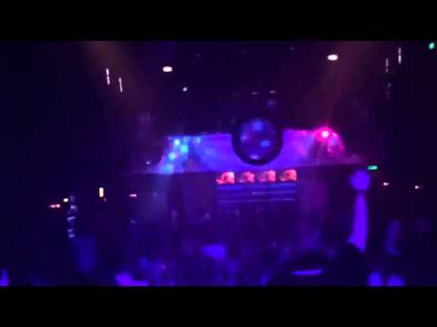 Kenny Dope B2B Roger Sanchez playing "When I Play This Record" by Man Without A Clue