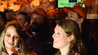 Johan Derksen & Wilfred Genee - Nederland Is Helemaal Oranje (Officiële videoclip)