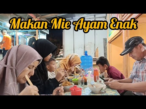 Delicious Chicken Noodle Dinner at Warung Bakso Mas Doyok with family @amimilaaira #eat #chickenn...